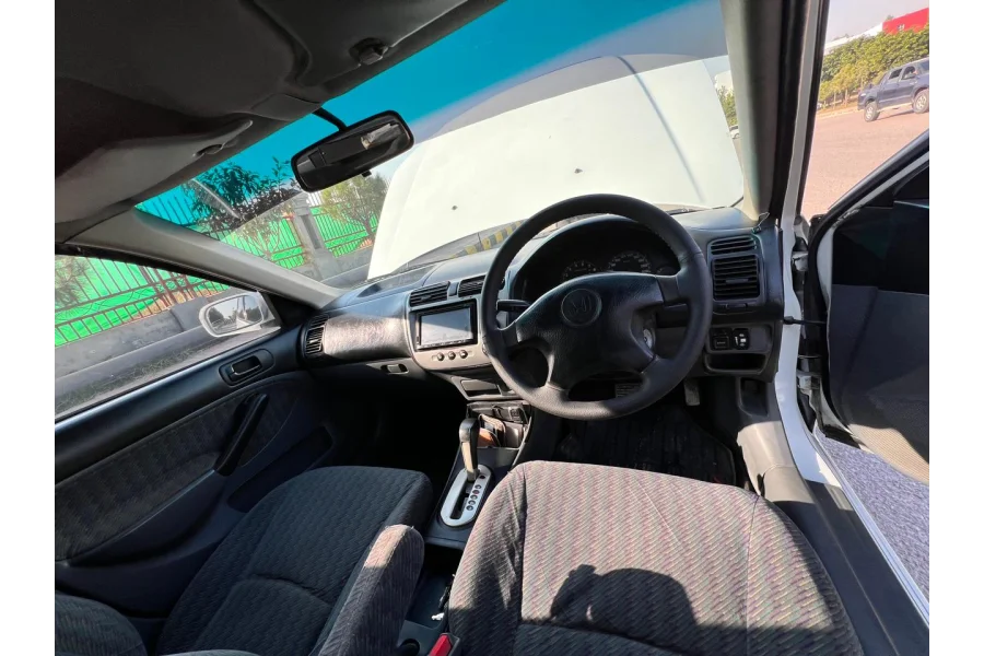 Honda Civic 2001 رجسٹرڈ LHR برائے فروخت