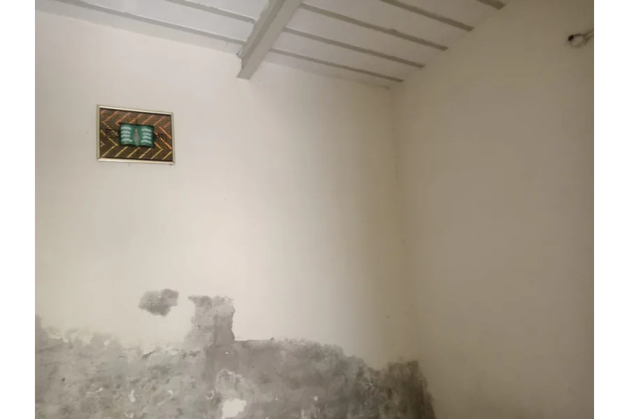 05 Marla old single storey  house for sale