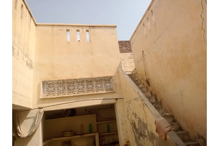 05 Marla old single storey  house for sale