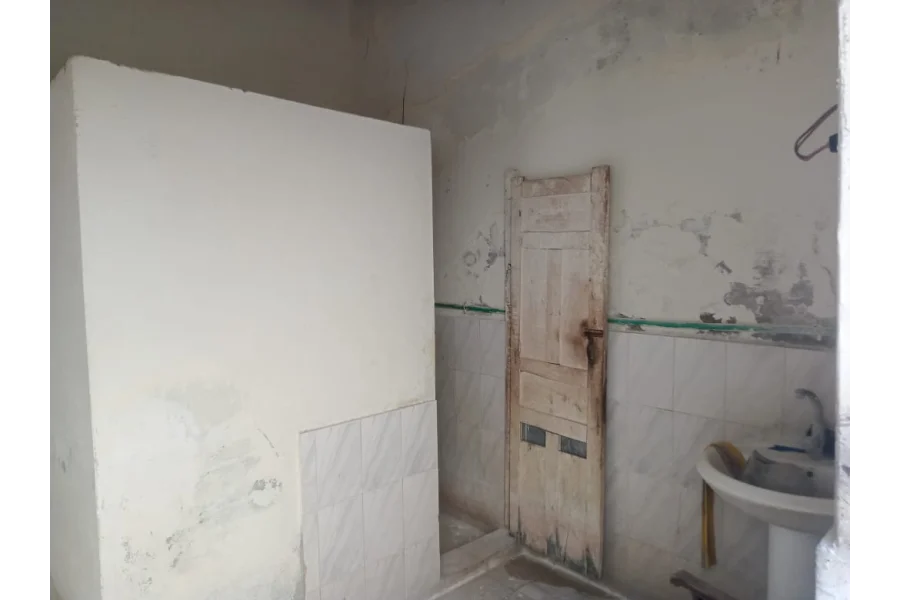 05 Marla old single storey  house for sale