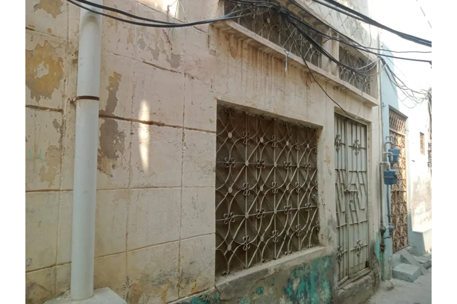 05 Marla old single storey  house for sale