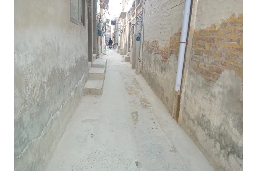 05 Marla old single storey  house for sale