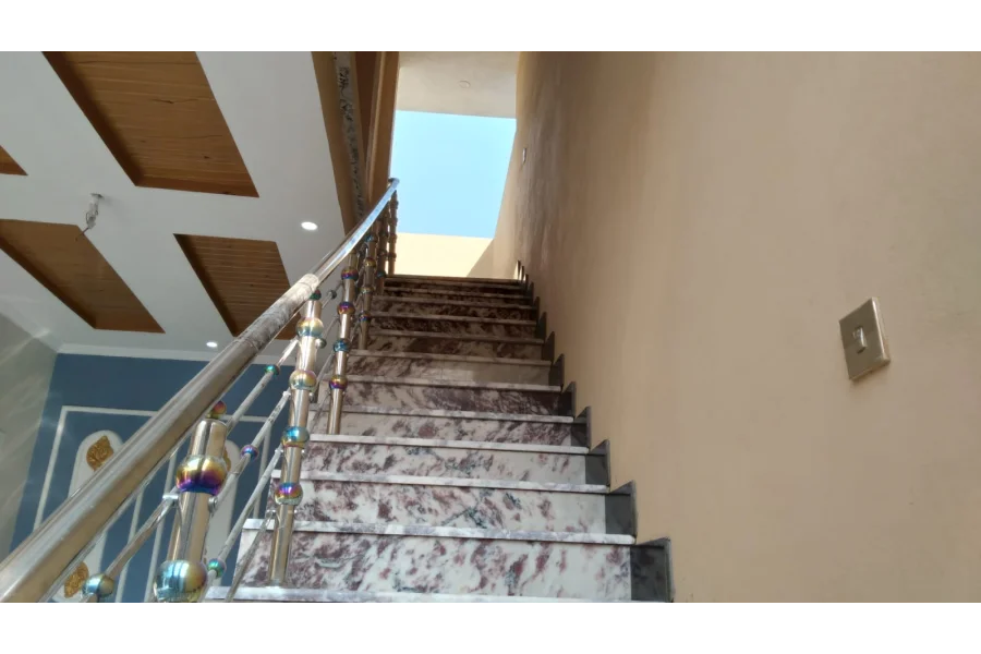 10 marla fresh house for sale