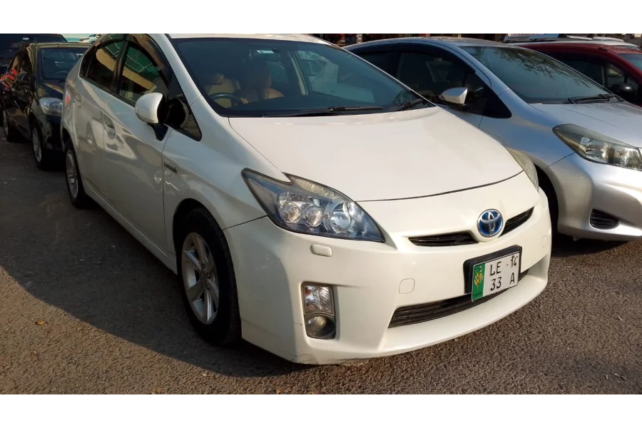 Prius فروخت کے لیے دستیاب ہے۔