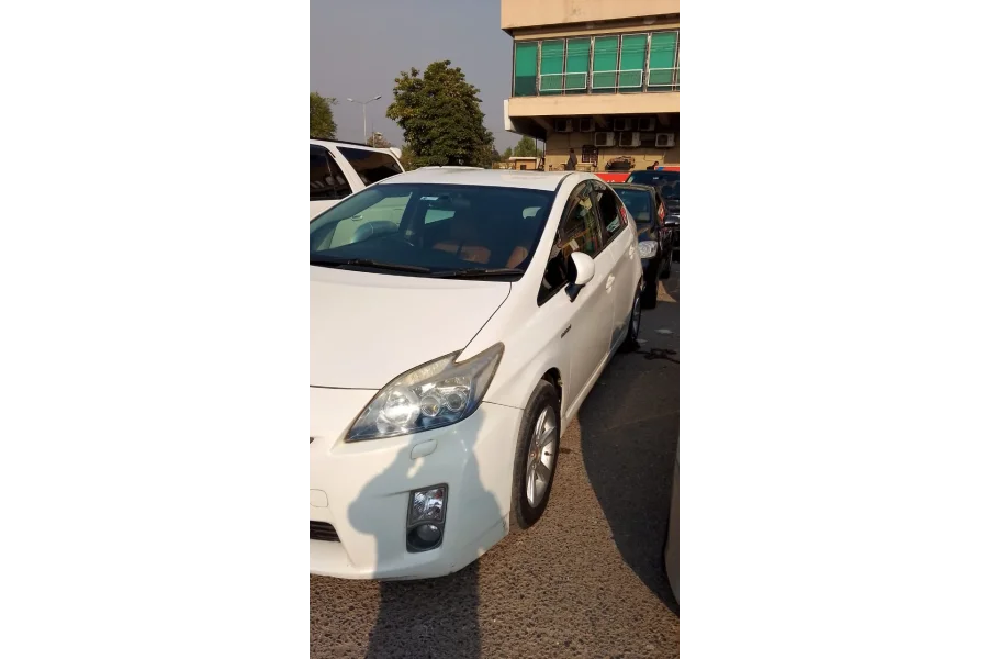 Prius فروخت کے لیے دستیاب ہے۔-0