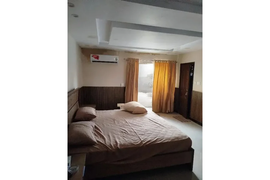 4 Kanal Furnished Farm House for rent