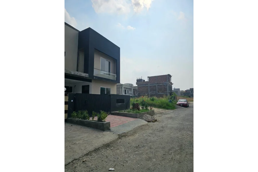 5 مرلہ ڈبل سٹوری سنگل یونٹ ہاؤس برائے فروخت