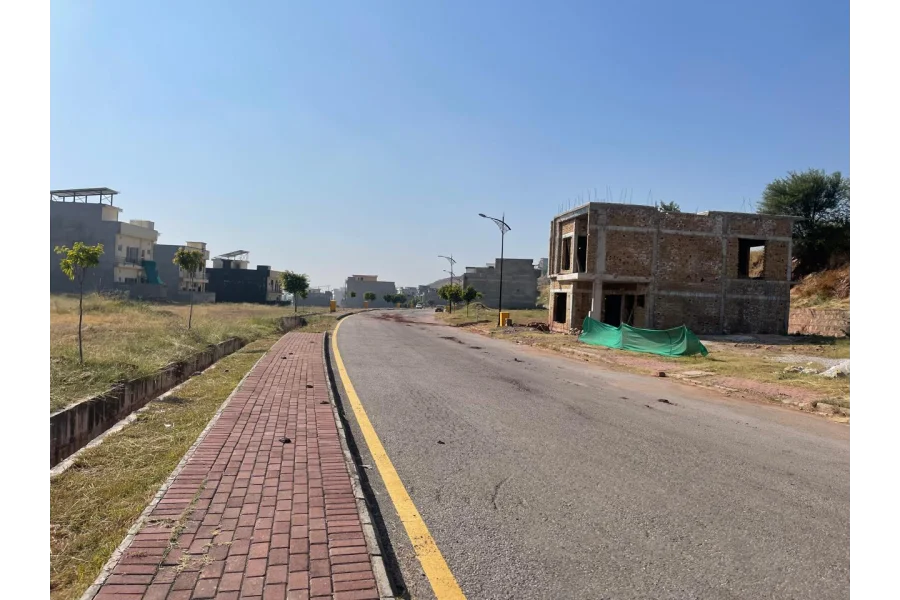 10 مرلہ پلاٹ نمبر 14 برائے فروخت-0