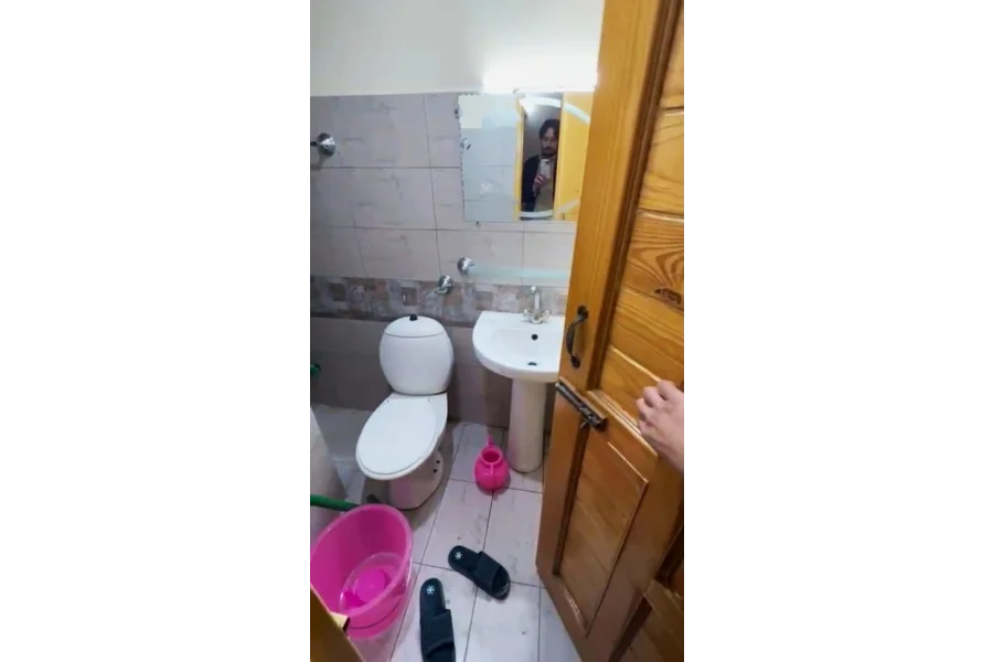 سیف ہائٹس مکمل طور پر فرنشڈ 2 بیڈ روم والا فلیٹ (1175 مربع فٹ) چیک کریں