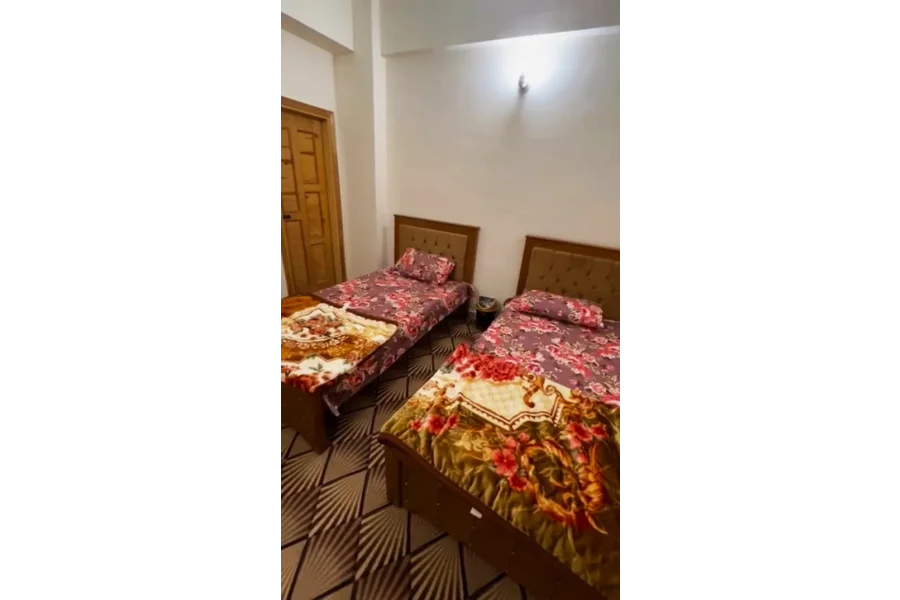 سیف ہائٹس مکمل طور پر فرنشڈ 2 بیڈ روم والا فلیٹ (1175 مربع فٹ) چیک کریں