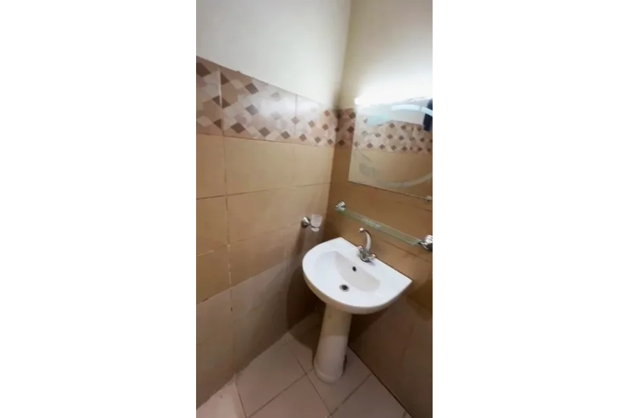 سیف ہائٹس مکمل طور پر فرنشڈ 2 بیڈ روم والا فلیٹ (1175 مربع فٹ) چیک کریں