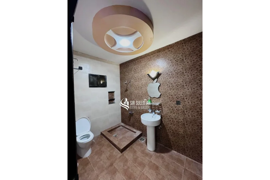 Fully Renovated 4 BED DD 2400 sqft Portion Available For Sale