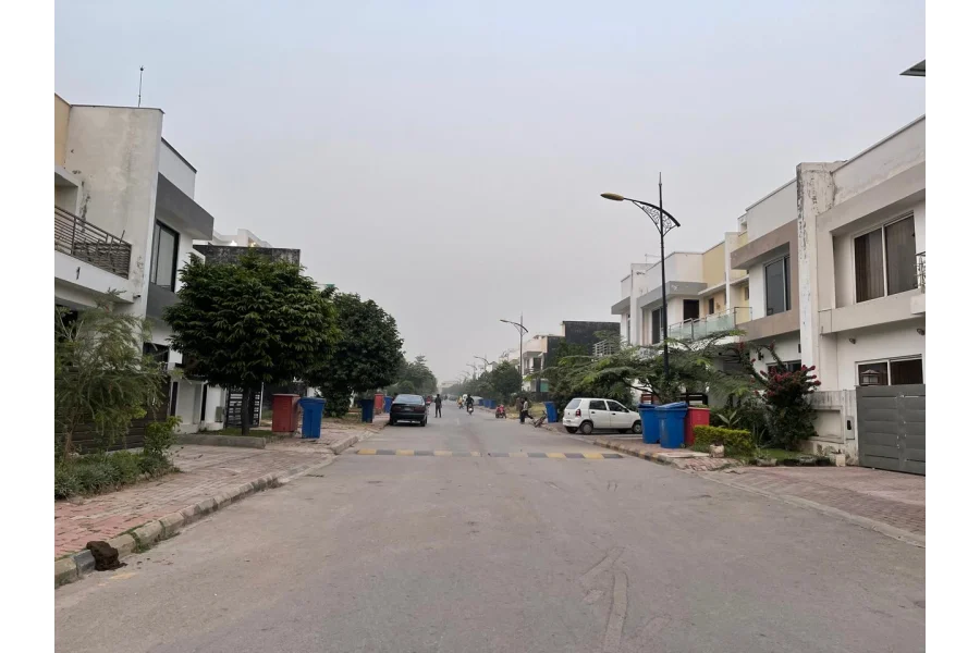 10 مرلہ پلاٹ نمبر 6 برائے فروخت