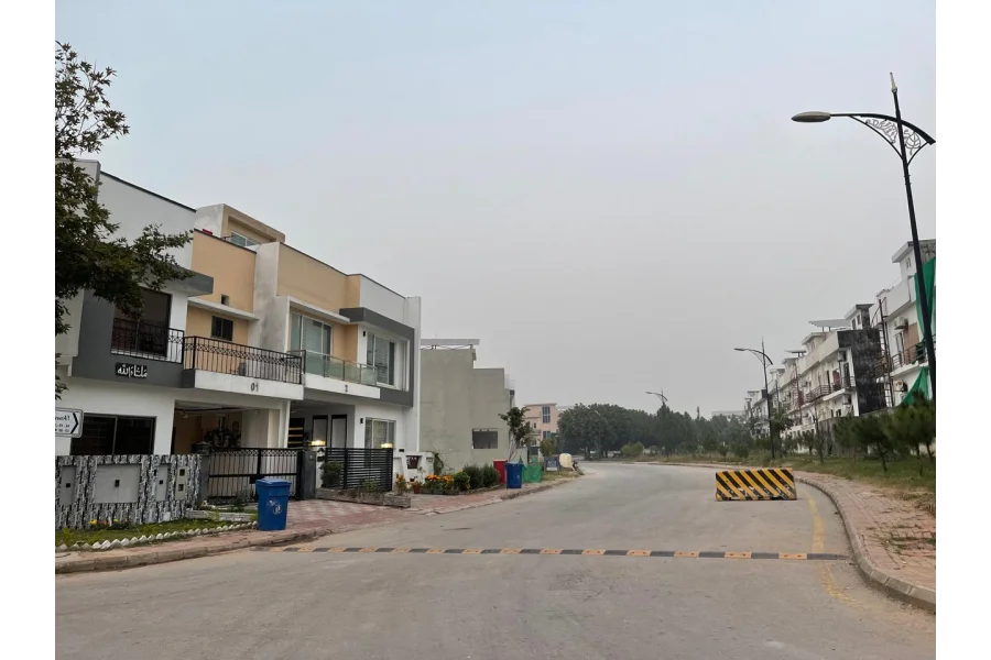 10 مرلہ پلاٹ نمبر 10 ڈی برائے فروخت