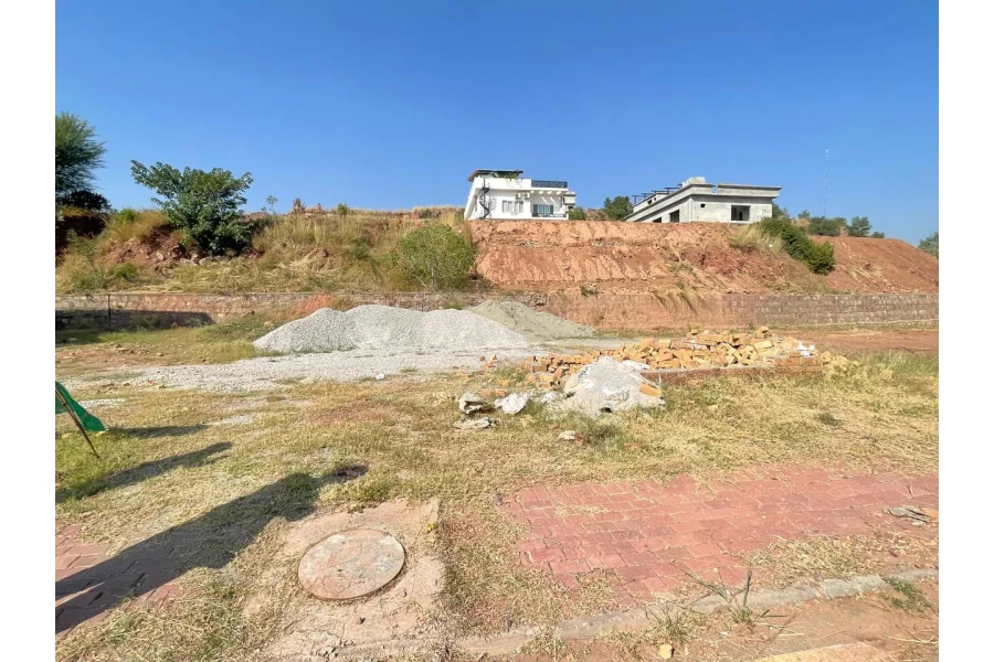 8 marla Plot no 6 for sale