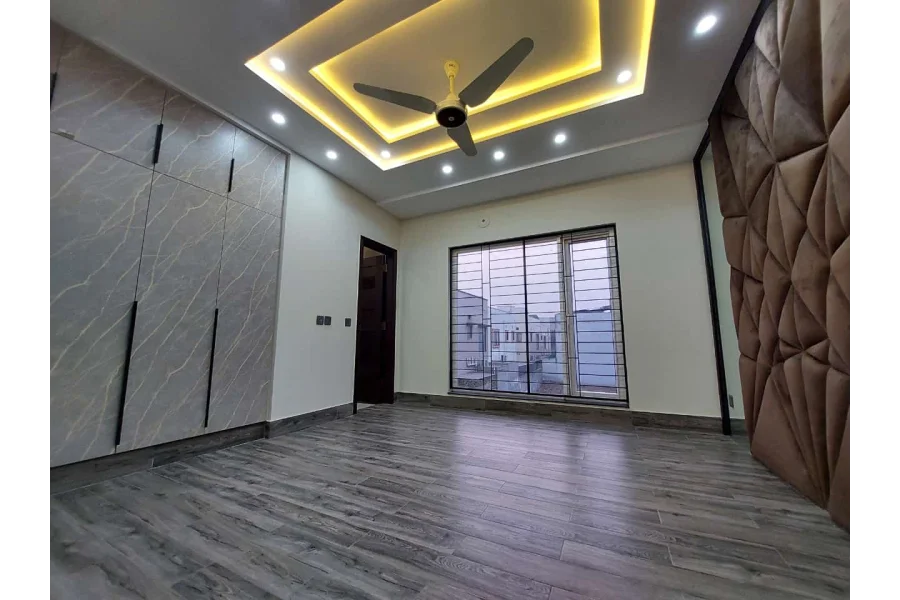 10 marla house for Sale in Bahria Town lahore