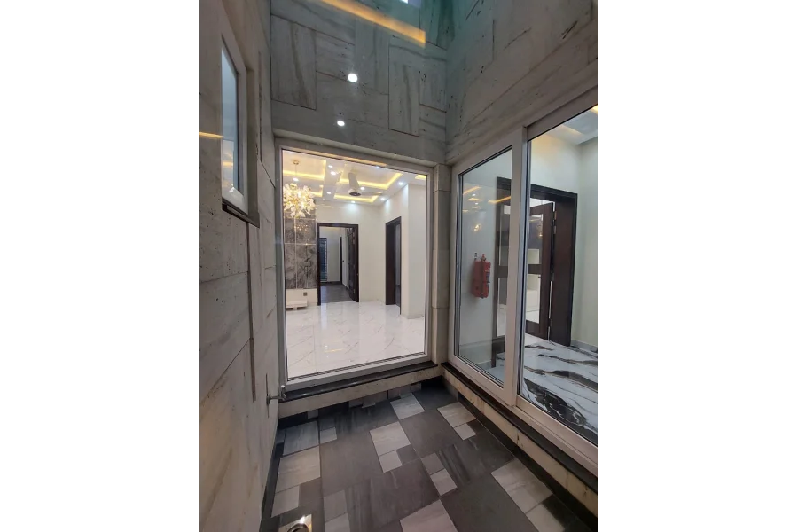 10 marla house for Sale in Bahria Town lahore