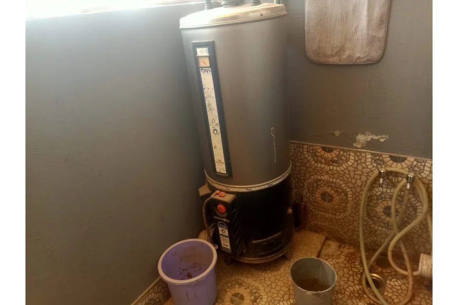 5 مرلہ فرنشڈ مکان کرایہ پر دستیاب ہے۔