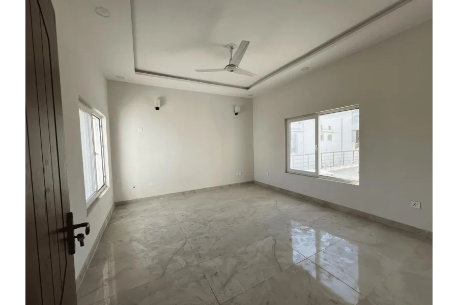 500 مربع فالکن کمپلیکس، نیو ملیر، کراچی میں یارڈ ہاؤس کرایہ پر دستیاب ہے۔