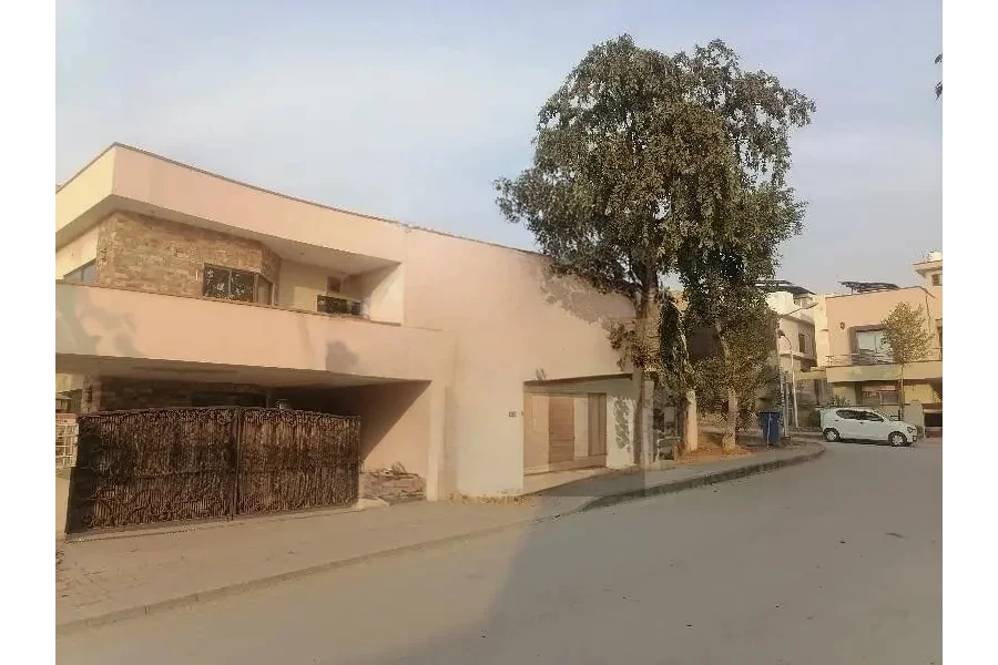 Stunning 28 Marla House in Bahria Town Phase 7 RWP