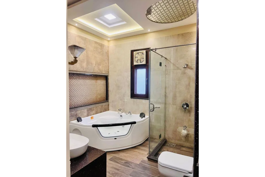 ڈی ایچ اے، کراچی میں 500 گز کا وسیع بنگلہ کرایہ پر دستیاب ہے۔