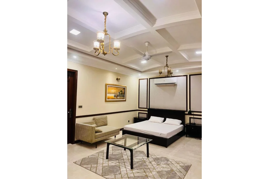 ڈی ایچ اے، کراچی میں 500 گز کا وسیع بنگلہ کرایہ پر دستیاب ہے۔