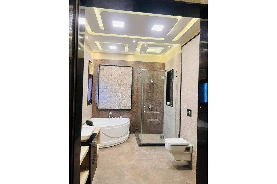 ڈی ایچ اے، کراچی میں 500 گز کا وسیع بنگلہ کرایہ پر دستیاب ہے۔