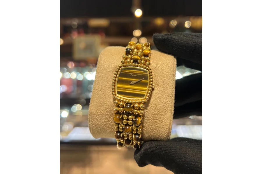 ہم ROLEX OMEGA CARTIER PATEK PIAGET RM IWC ZENITH VC RM Tudor PP خریدتے ہیں