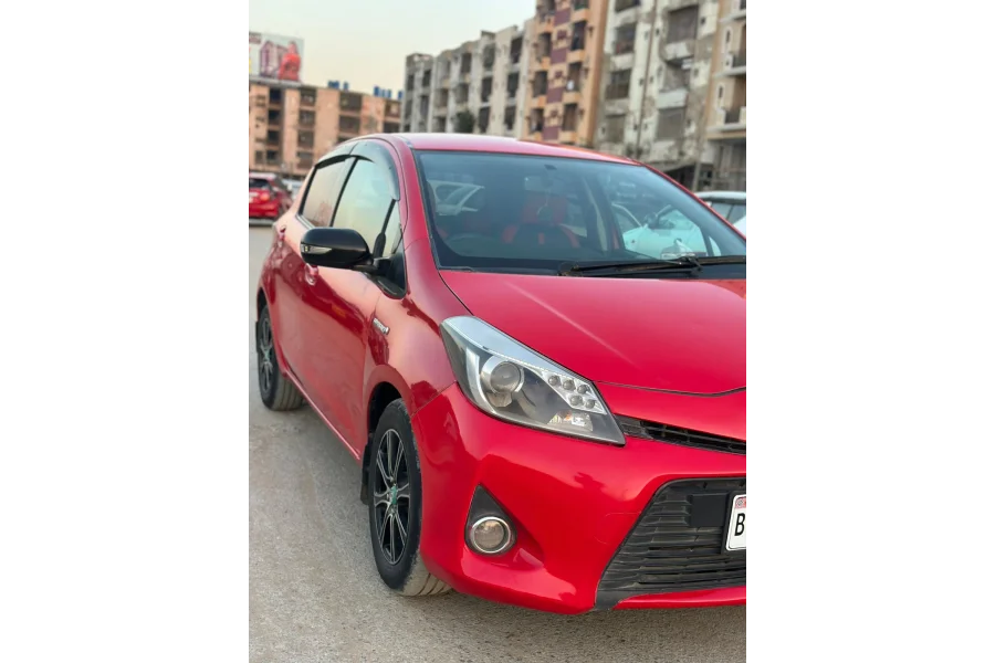 Toyota Vitz Yaris 1.5-0