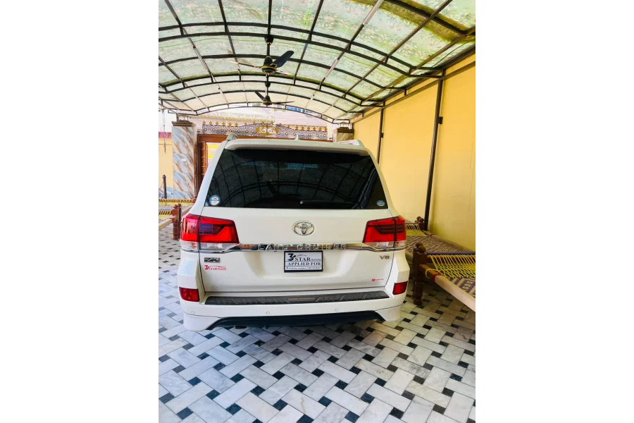 ٹویوٹا لینڈ کروزر ZX