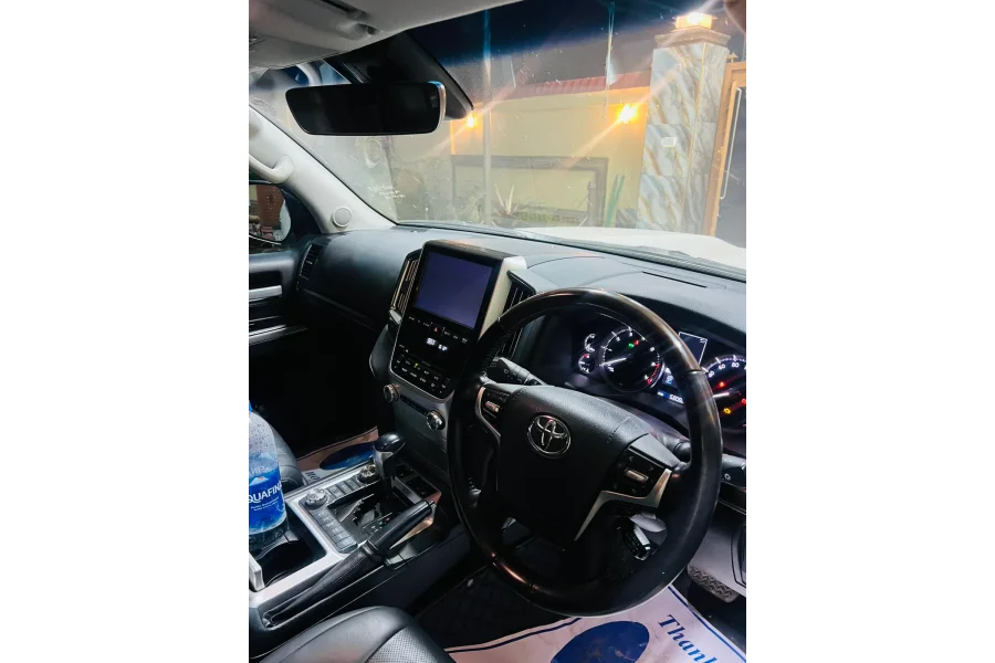 ٹویوٹا لینڈ کروزر ZX