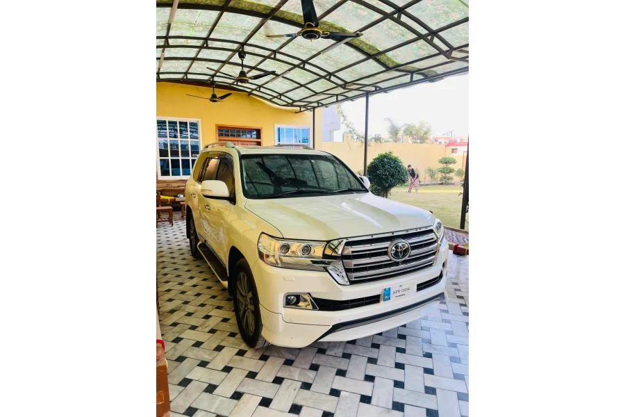 ٹویوٹا لینڈ کروزر ZX