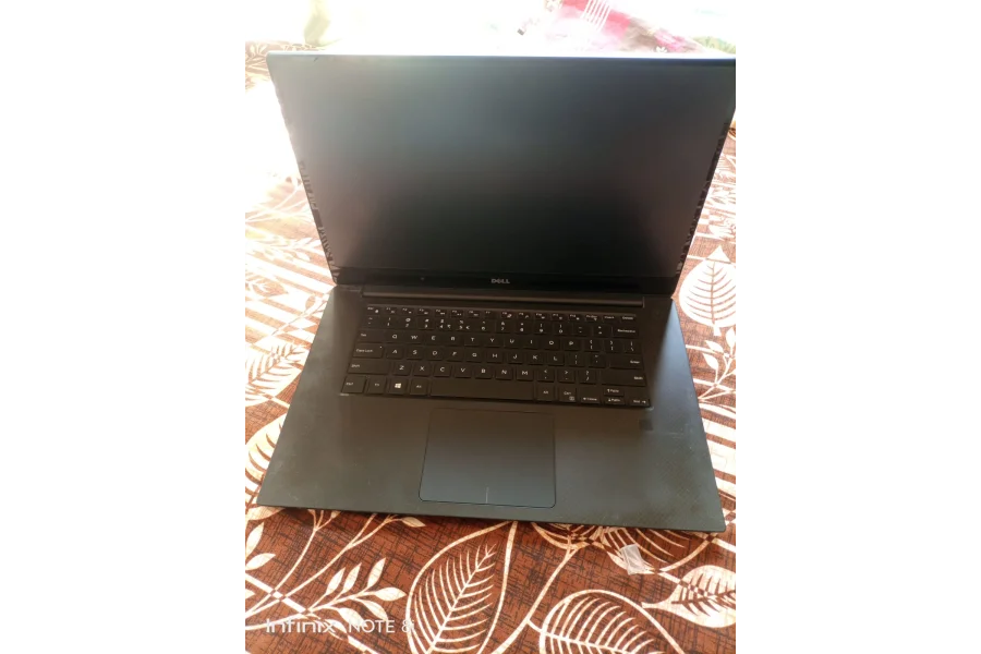 Dell XPS 15 9560 15.6&quot;(512GB SSD, Intel Core i7-7700HQ, 2.8 GHz, 16GB