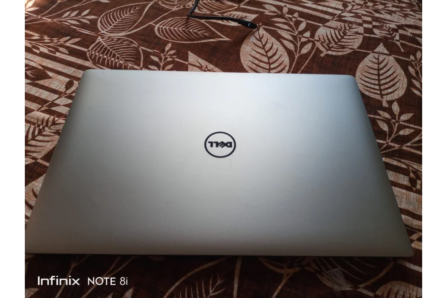 Dell XPS 15 9560 15.6&quot;(512GB SSD, Intel Core i7-7700HQ, 2.8 GHz, 16GB