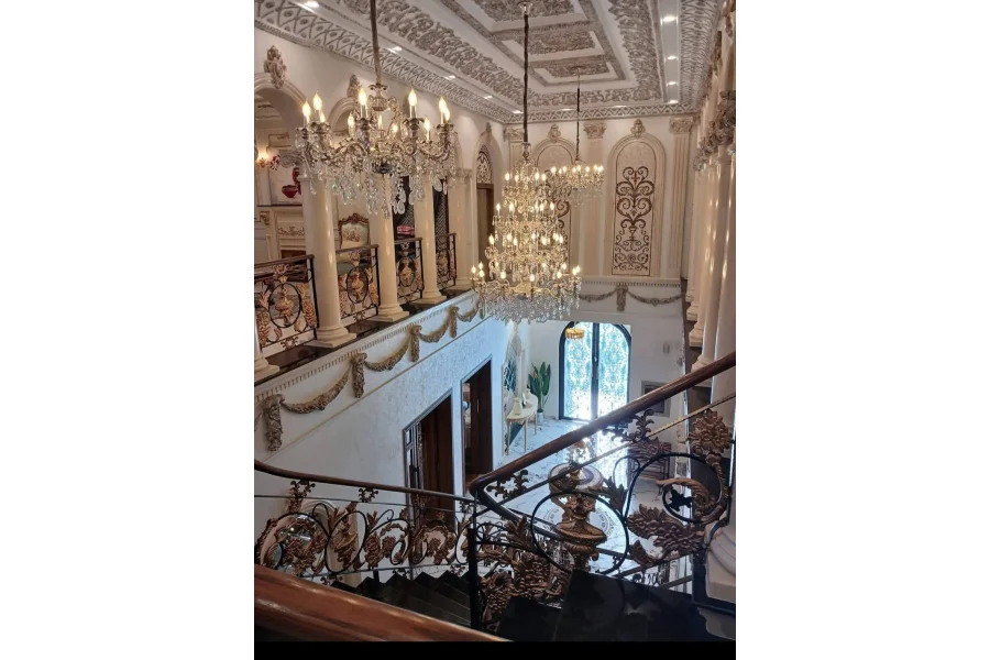 1 کنال پرتعیش مکمل طور پر فرنشڈ مکان برائے فروخت، بحریہ ٹاؤن لاہور