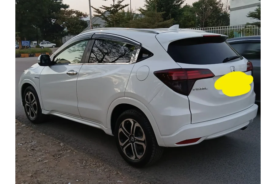 HONDA VEZEL 2015 MODEL  AVAILABLE FOR SALE