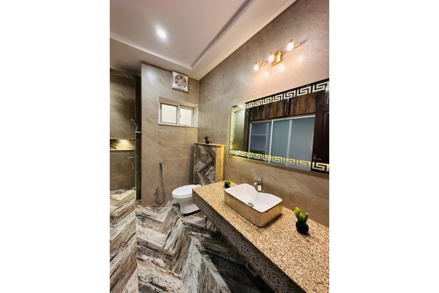 1KANAL ROYAL ORCHARD DOUBLE UNIT HOUSE AVAILABLE FOR SALE