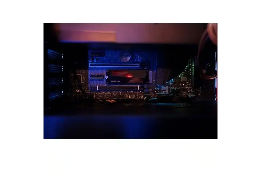 Samsung SSD 990 Pro With Heatsink PCIe 4.0 NVMe M.2 Internal SSD - Bla