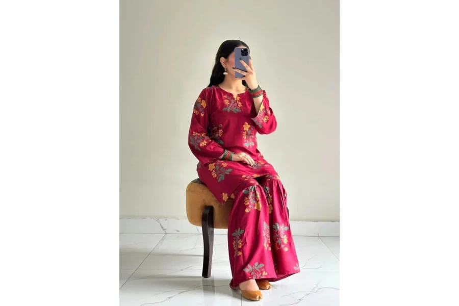 لینن بلاک فلاور پرنٹ 2 پیس سوٹ شرارہ اسٹائل کے ساتھ – خوبصورت ایک