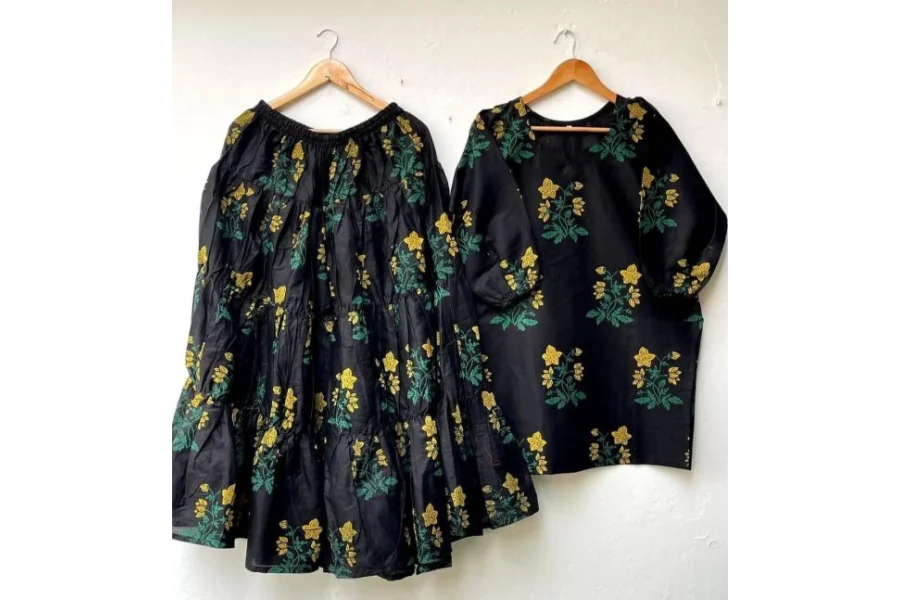 لینن بلاک فلاور پرنٹ 2 پیس سوٹ شرارہ اسٹائل کے ساتھ – خوبصورت ایک