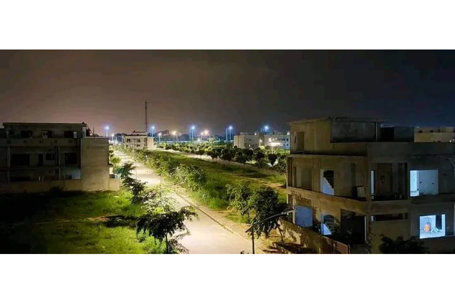 10 مرلہ ڈیولپ پوائزیشن پلاٹ ٹاپسیٹی میں فروخت کے لیے دستیاب ہے