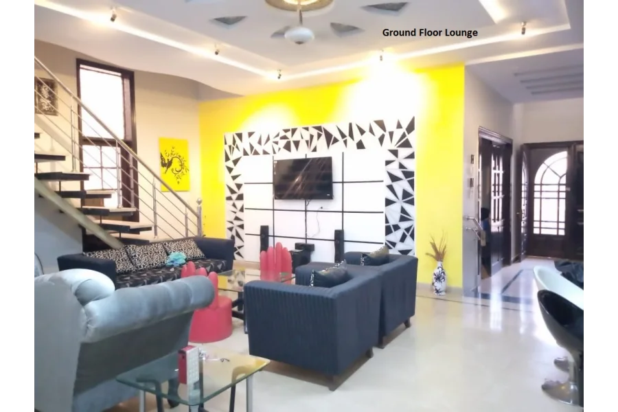 مکان 400 مربع گز گراؤنڈ پلس پہلی منزل 6 بیڈز ڈی ڈی ان گیٹ 1 پی آئی اے سوسائٹی