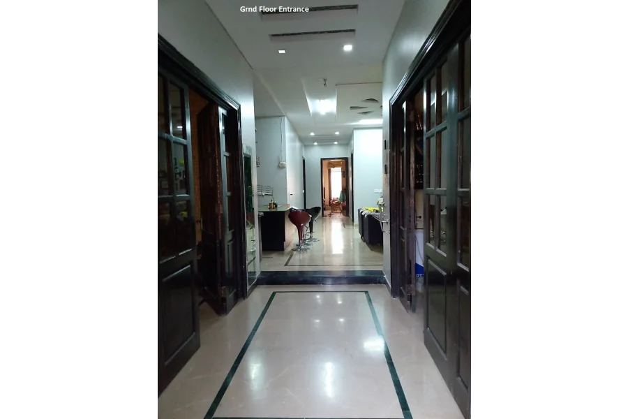 مکان 400 مربع گز گراؤنڈ پلس پہلی منزل 6 بیڈز ڈی ڈی ان گیٹ 1 پی آئی اے سوسائٹی