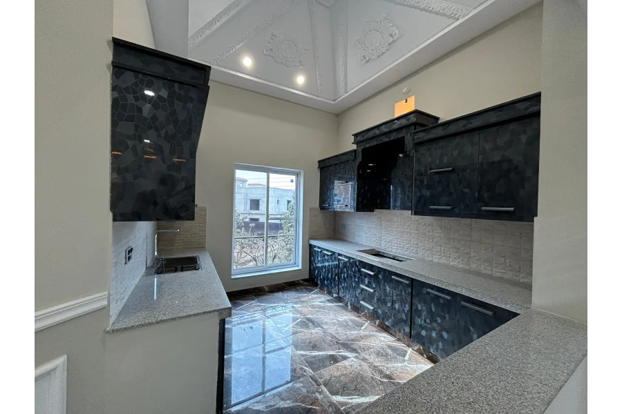 9 Marla House Available For Sale