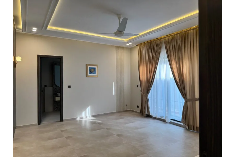 بحریہ ٹاؤن فیز 1 میں بالکل نیا ڈیزائنر مکان برائے فروخت