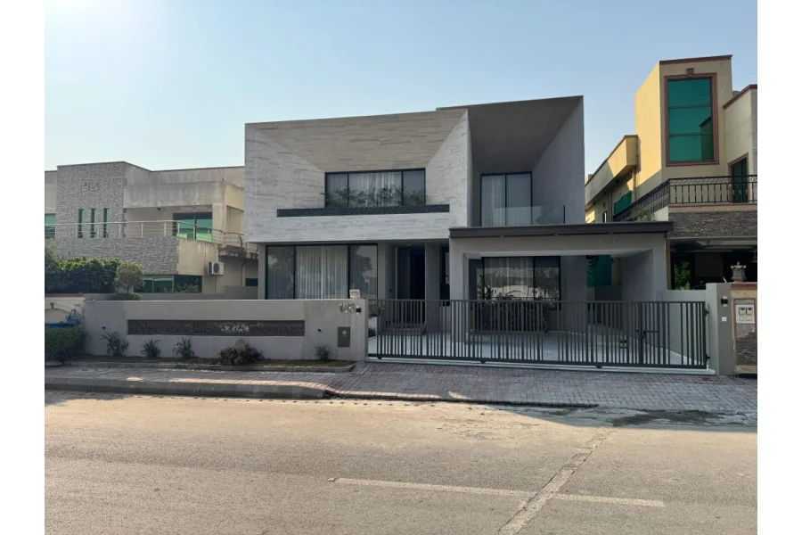 بحریہ ٹاؤن فیز 1 میں بالکل نیا ڈیزائنر مکان برائے فروخت