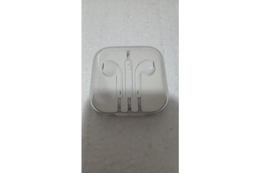 Apple EarPods With Remote And Mic Earphone MD827LL/A (Lot Of 252)-0