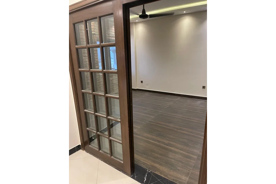 1800 مربع فٹ مکان برائے فروخت