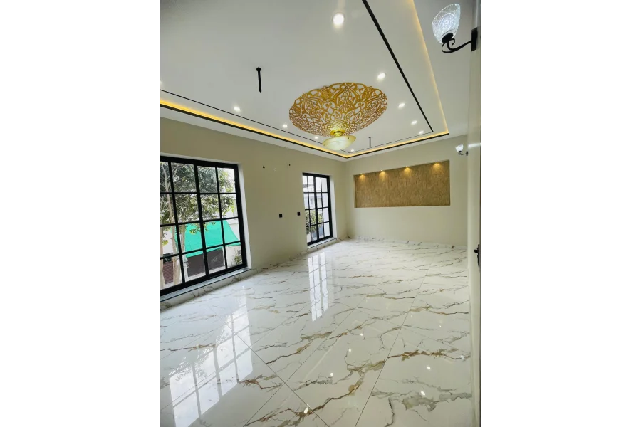 10 مرلہ الٹرا لگژری ڈیزائنر مکان برائے فروخت