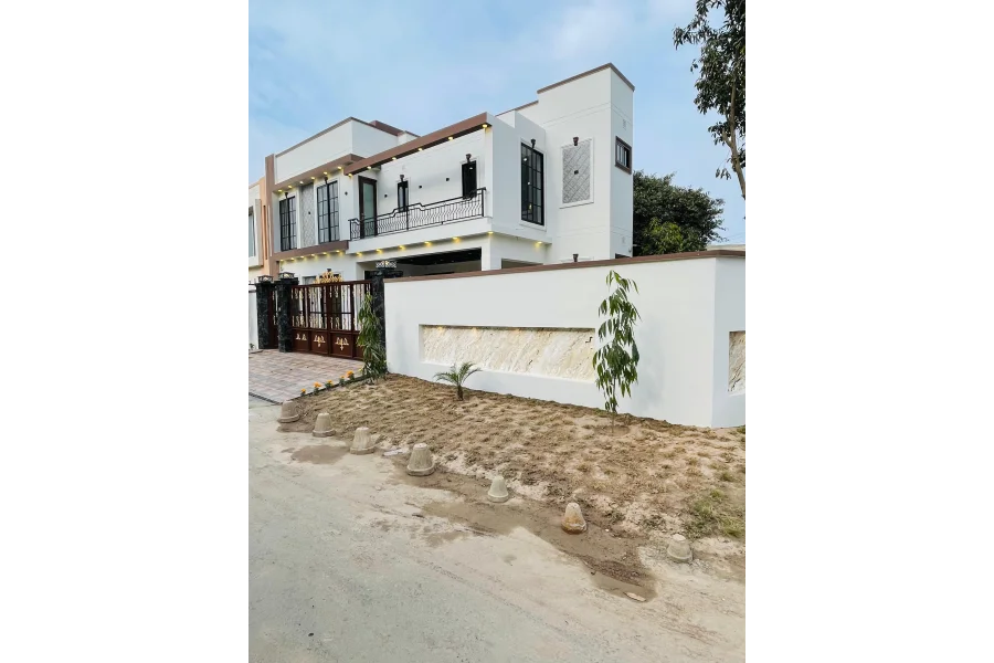 10 Marla Ultra Luxurious Designer House For Sale